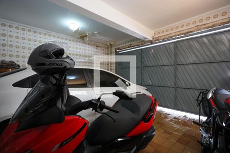 Casa à venda com 280m², 2 quartos e 2 vagas Casa à venda com 280m², 2 quartos e 2 vagasGaragem