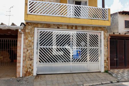 Casa à venda com 210m², 4 quartos e 2 vagas Casa à venda com 210m², 4 quartos e 2 vagasFachada