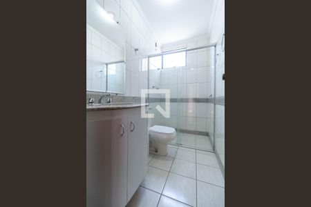 Apartamento à venda com 212m², 4 quartos e 2 vagas Apartamento à venda com 212m², 4 quartos e 2 vagasBanheiro social