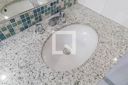 Apartamento à venda com 212m², 4 quartos e 2 vagas Apartamento à venda com 212m², 4 quartos e 2 vagasCobertura - Banheiro da suíte 2