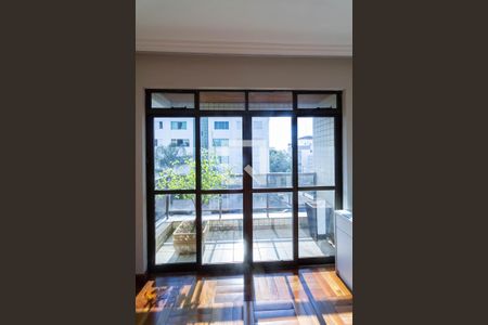 Apartamento à venda com 212m², 4 quartos e 2 vagas Apartamento à venda com 212m², 4 quartos e 2 vagasVaranda do quarto 2