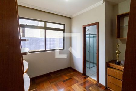 Apartamento à venda com 212m², 4 quartos e 2 vagas Apartamento à venda com 212m², 4 quartos e 2 vagasCobertura - Suíte 2
