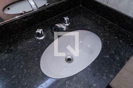 Apartamento à venda com 212m², 4 quartos e 2 vagas Apartamento à venda com 212m², 4 quartos e 2 vagasBanheiro da suíte 1