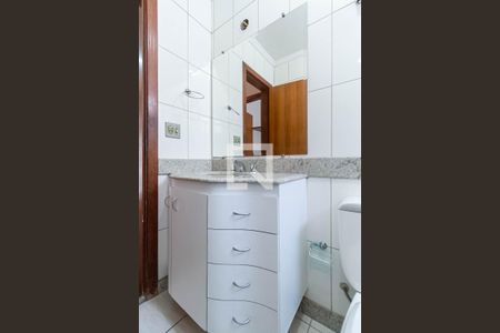 Apartamento à venda com 212m², 4 quartos e 2 vagas Apartamento à venda com 212m², 4 quartos e 2 vagasBanheiro social