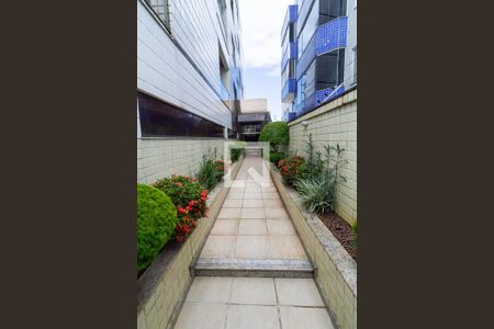 Apartamento à venda com 212m², 4 quartos e 2 vagas Apartamento à venda com 212m², 4 quartos e 2 vagasEntrada