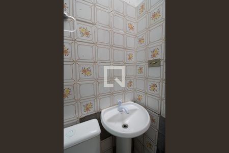 Casa à venda com 60m², 1 quarto e sem vaga Casa à venda com 60m², 1 quarto e sem vagaBanheiro