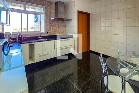 Apartamento à venda com 125m², 4 quartos e 3 vagas Apartamento à venda com 125m², 4 quartos e 3 vagasCozinha