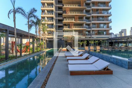 Apartamento à venda com 197m², 3 quartos e 3 vagas Apartamento à venda com 197m², 3 quartos e 3 vagasÁrea comum - Piscina