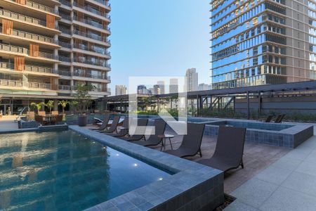 Apartamento à venda com 197m², 3 quartos e 3 vagas Apartamento à venda com 197m², 3 quartos e 3 vagasÁrea comum - Piscina