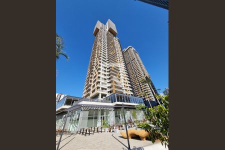 Apartamento à venda com 197m², 3 quartos e 3 vagas Apartamento à venda com 197m², 3 quartos e 3 vagasFachada