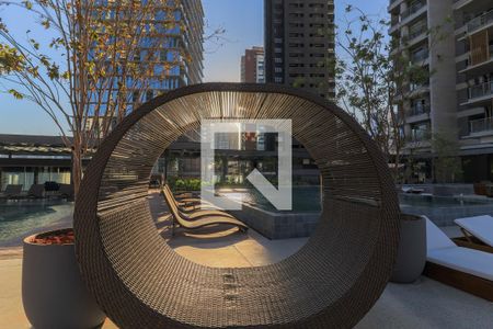 Apartamento à venda com 197m², 3 quartos e 3 vagas Apartamento à venda com 197m², 3 quartos e 3 vagasÁrea comum - Piscina