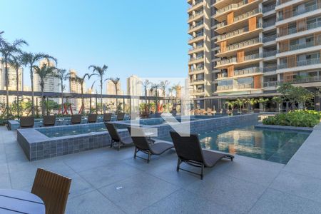 Apartamento à venda com 197m², 3 quartos e 3 vagas Apartamento à venda com 197m², 3 quartos e 3 vagasÁrea comum - Piscina