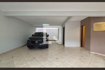 Casa à venda com 180m², 4 quartos e 3 vagas Casa à venda com 180m², 4 quartos e 3 vagasGaragem