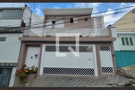 Casa à venda com 180m², 4 quartos e 3 vagas Casa à venda com 180m², 4 quartos e 3 vagasFachada