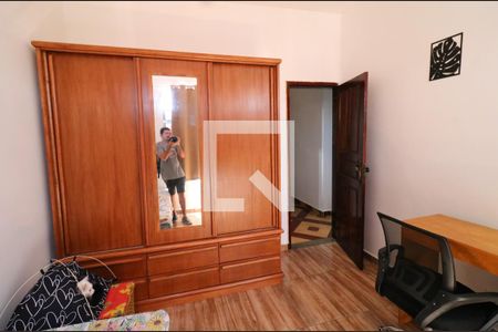 Casa à venda com 374m², 5 quartos e 2 vagasQuarto 2