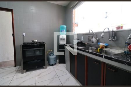 Casa à venda com 374m², 5 quartos e 2 vagasCozinha