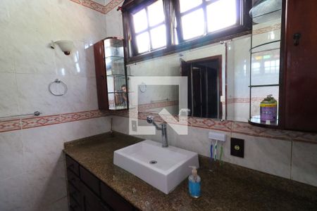 Casa à venda com 374m², 5 quartos e 2 vagasBanheiro social 2