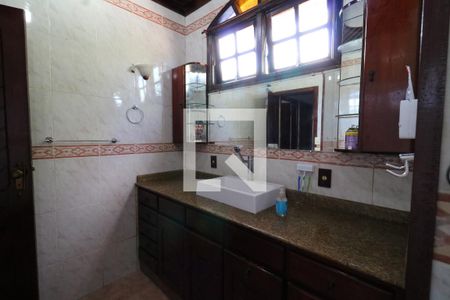 Casa à venda com 374m², 5 quartos e 2 vagasBanheiro social 2