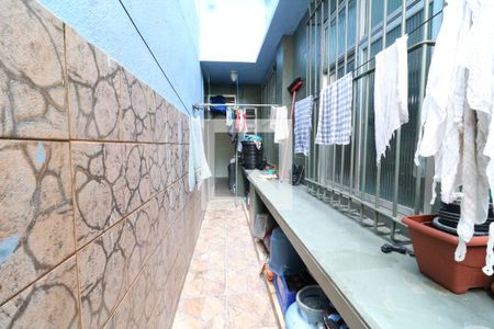 Casa à venda com 374m², 5 quartos e 2 vagasFundos