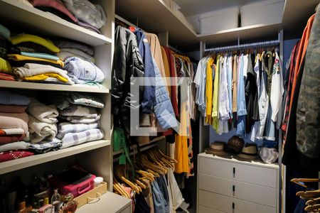 Apartamento à venda com 200m², 3 quartos e 3 vagasCloset Suíte 1