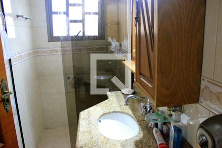 Casa à venda com 380m², 4 quartos e 4 vagasBanheiro da Suíte 2