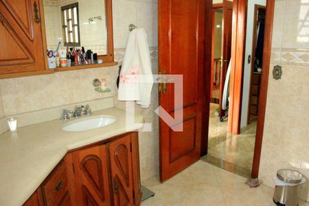 Casa à venda com 380m², 4 quartos e 4 vagasBanheiro da Suíte 3