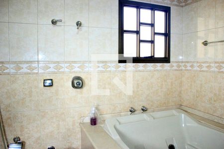 Casa à venda com 380m², 4 quartos e 4 vagasBanheiro da Suíte 3