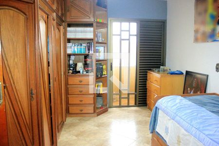 Casa à venda com 380m², 4 quartos e 4 vagasSuíte 2