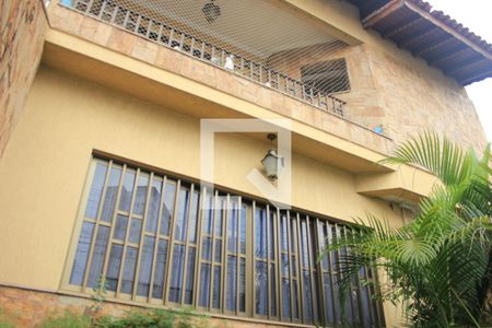 Casa à venda com 380m², 4 quartos e 4 vagasFachada