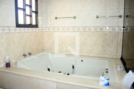 Casa à venda com 380m², 4 quartos e 4 vagasBanheiro da Suíte 3