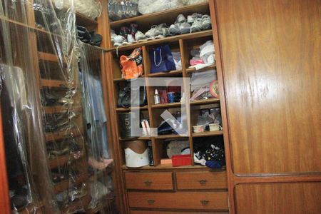 Casa à venda com 380m², 4 quartos e 4 vagasCloset da Suíte 3