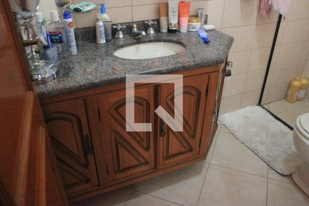 Casa à venda com 380m², 4 quartos e 4 vagasBanheiro da Suíte 1