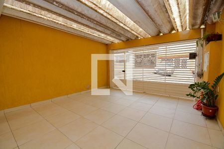 Casa à venda com 125m², 2 quartos e 2 vagas Casa à venda com 125m², 2 quartos e 2 vagasQuintal - frente