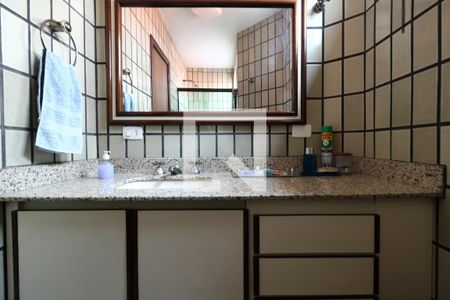 Casa à venda com 300m², 4 quartos e 4 vagasBanheiro Socail