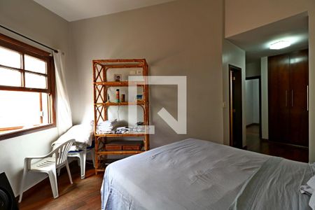 Casa à venda com 300m², 4 quartos e 4 vagasSuíte