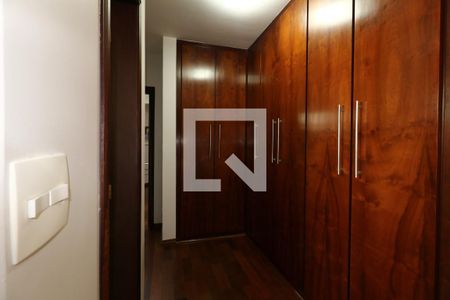 Casa à venda com 300m², 4 quartos e 4 vagasCloset da Suíte