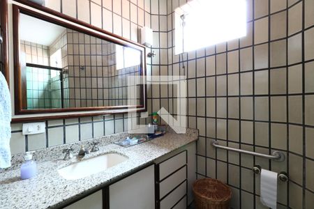 Casa à venda com 300m², 4 quartos e 4 vagasBanheiro Socail