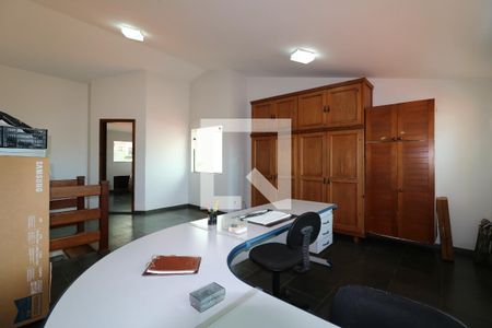 Casa à venda com 300m², 4 quartos e 4 vagasEscritório