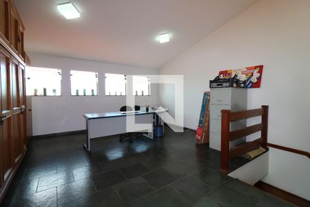 Casa à venda com 300m², 4 quartos e 4 vagasEscritório