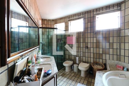 Casa à venda com 300m², 4 quartos e 4 vagasBanheiro da Suíte