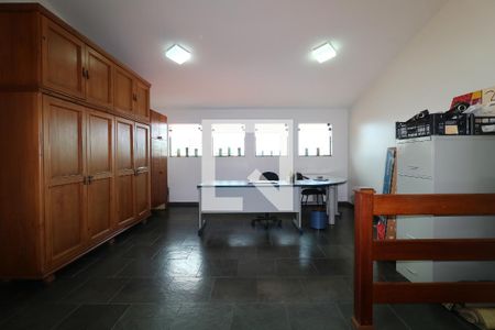 Casa à venda com 300m², 4 quartos e 4 vagasEscritório