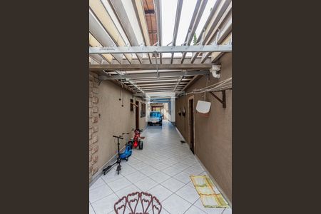 Casa para alugar com 243m², 3 quartos e 6 vagas Casa para alugar com 243m², 3 quartos e 6 vagasCorredor