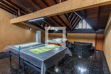 Casa para alugar com 243m², 3 quartos e 6 vagas Casa para alugar com 243m², 3 quartos e 6 vagasSótão