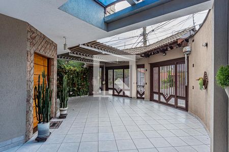 Casa para alugar com 243m², 3 quartos e 6 vagas Casa para alugar com 243m², 3 quartos e 6 vagasGaragem