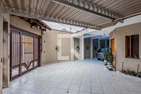 Casa para alugar com 243m², 3 quartos e 6 vagas Casa para alugar com 243m², 3 quartos e 6 vagasGaragem