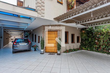 Casa para alugar com 243m², 3 quartos e 6 vagas Casa para alugar com 243m², 3 quartos e 6 vagasGaragem