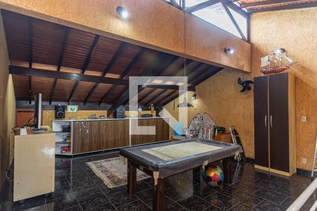 Casa para alugar com 243m², 3 quartos e 6 vagas Casa para alugar com 243m², 3 quartos e 6 vagasSótão