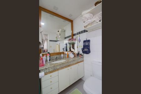 Apartamento à venda com 141m², 4 quartos e 2 vagas Apartamento à venda com 141m², 4 quartos e 2 vagasBanheiro da Suíte