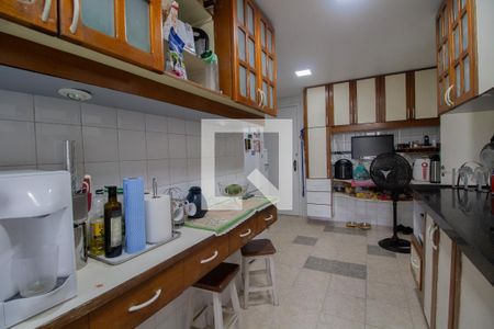 Apartamento à venda com 141m², 4 quartos e 2 vagas Apartamento à venda com 141m², 4 quartos e 2 vagasCozinha