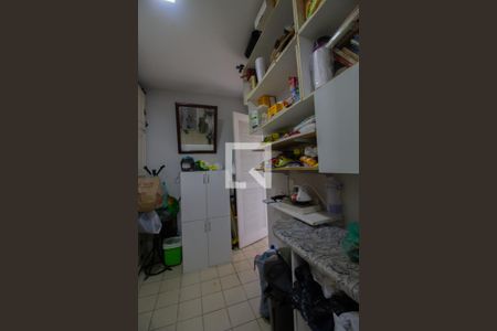 Apartamento à venda com 141m², 4 quartos e 2 vagas Apartamento à venda com 141m², 4 quartos e 2 vagasQuarto de Serviço